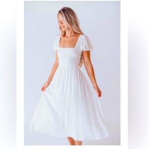 Endless Blu Size Small August Open Back Dress Puff Sleeves Midi White